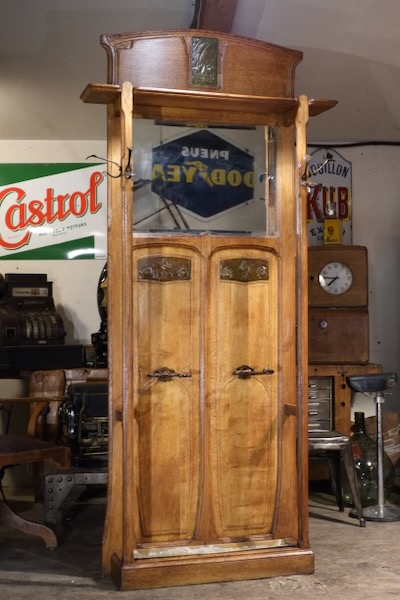 porte manteaux art nouveau en chene massif et laiton